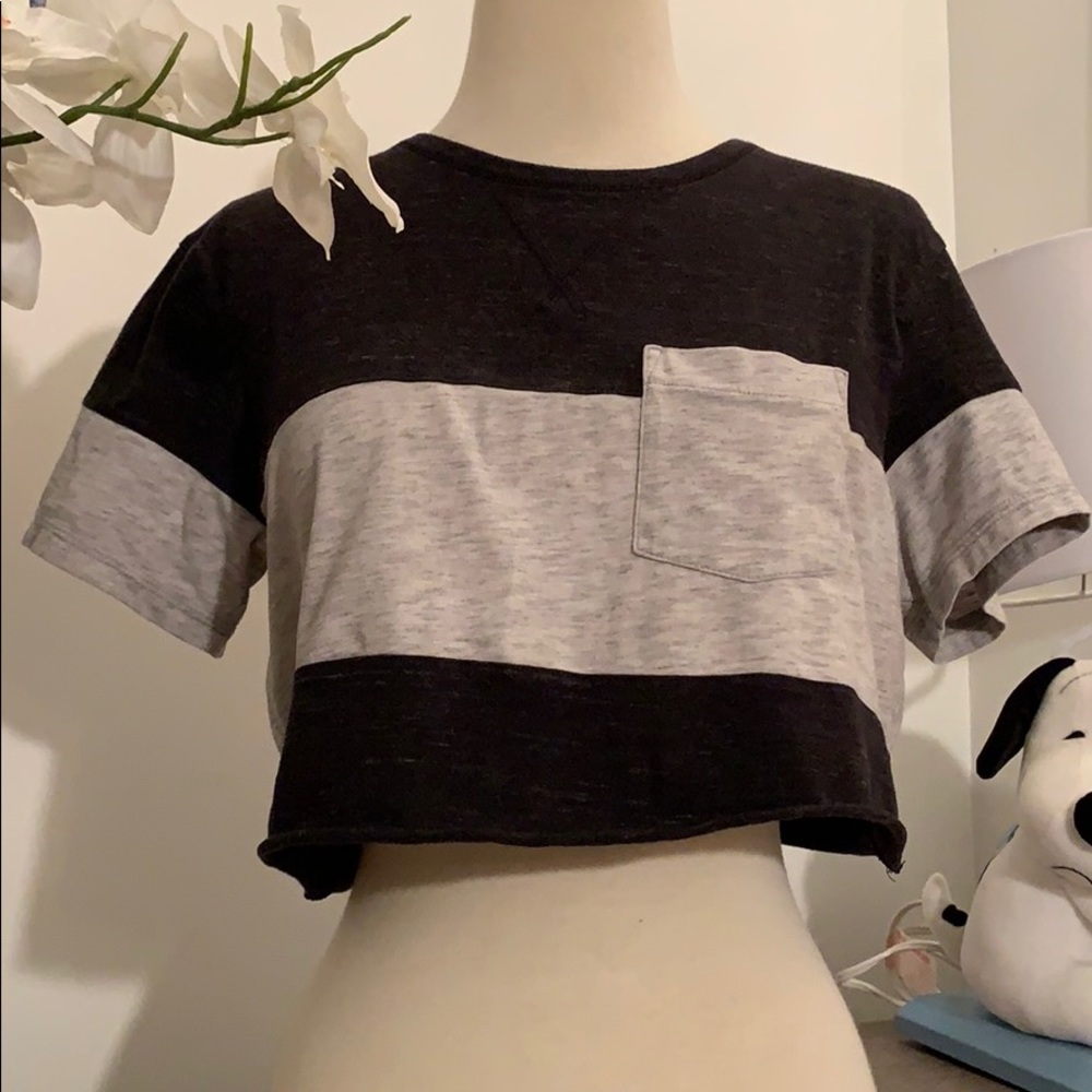 American eagle black and gray half shirt